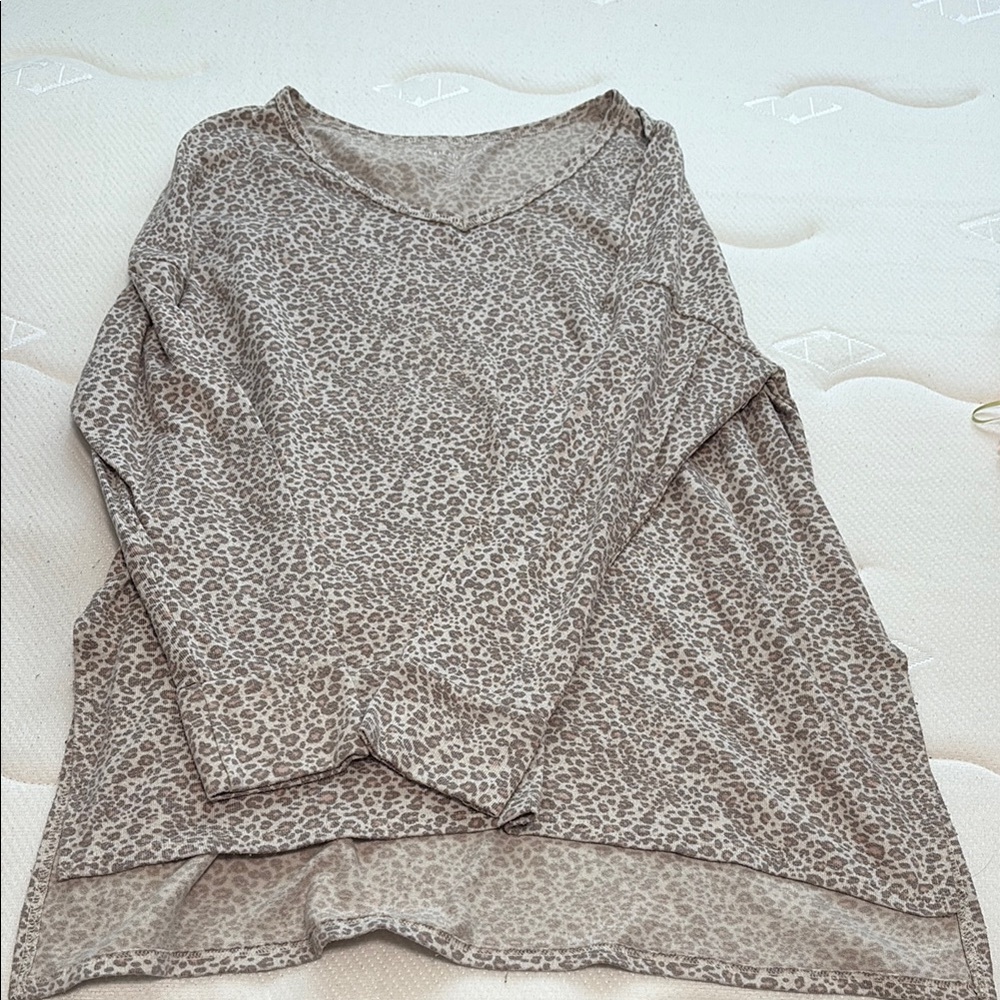 American Eagle Outfitters Gray Leopard Long Sleeve Top